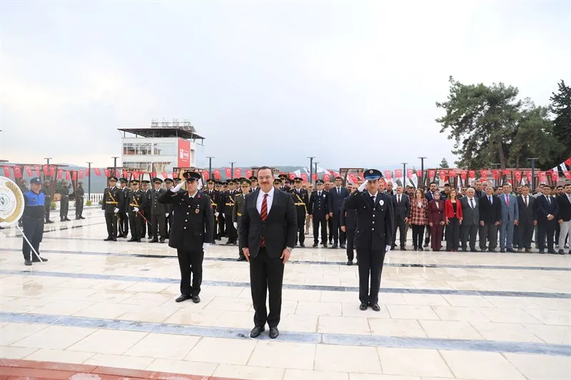 Cumhuriyet Bayramı’mızın 103. Yılı çelenk sunma töreniyle anıldı