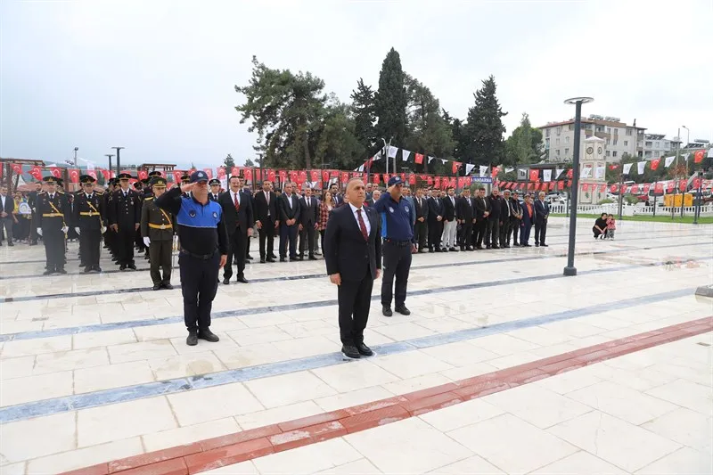 Cumhuriyet Bayramı’mızın 103. Yılı çelenk sunma töreniyle anıldı