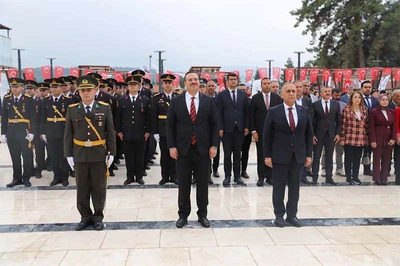 Cumhuriyet Bayramı’mızın 103. Yılı çelenk sunma töreniyle anıldı