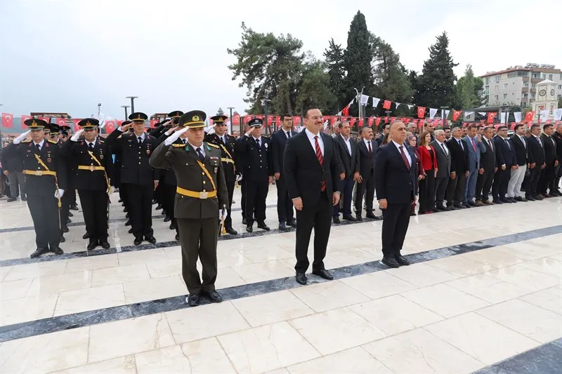 Cumhuriyet Bayramı’mızın 103. Yılı çelenk sunma töreniyle anıldı