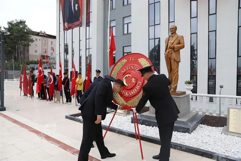 Cumhuriyet Bayramı’mızın 103. Yılı çelenk sunma töreniyle anıldı