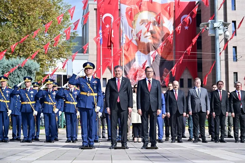 Eskişehir Valiliği, Cumhuriyet'in kuruluşunun 103. Yılını coşkuyla kutluyor