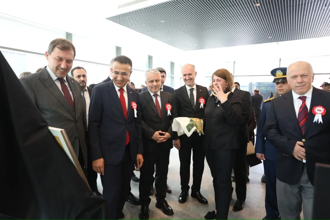 İnegöl’de Cumhuriyet coşkusu goblen sanatıyla buluştu