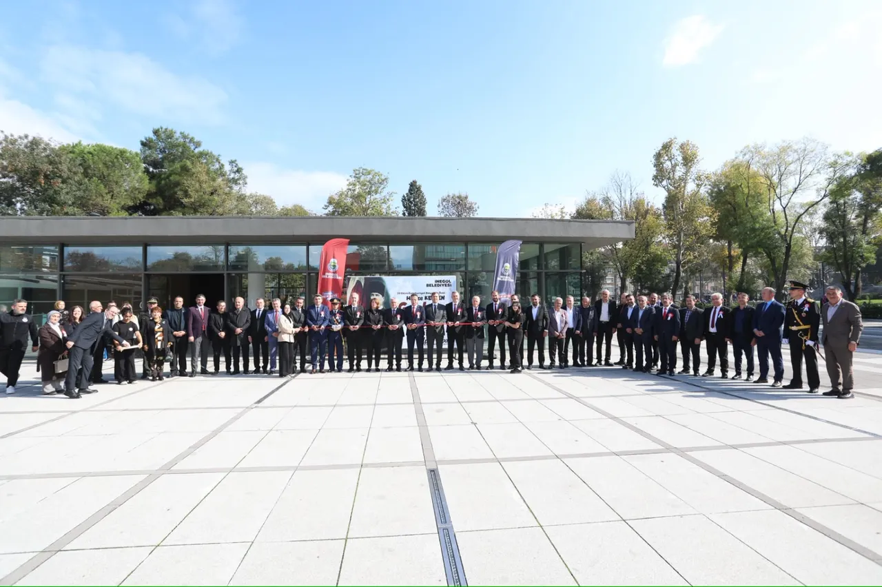 İnegöl’de Cumhuriyet coşkusu goblen sanatıyla buluştu