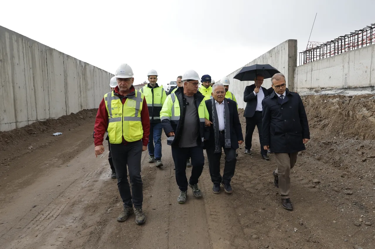 Başkan Büyükkılıç, Kartal Katlı Kavşağı’nda Son Durumu Yerinde İnceledi