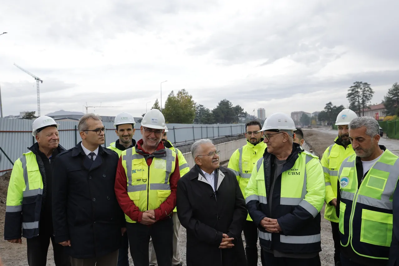 Başkan Büyükkılıç, Kartal Katlı Kavşağı’nda Son Durumu Yerinde İnceledi