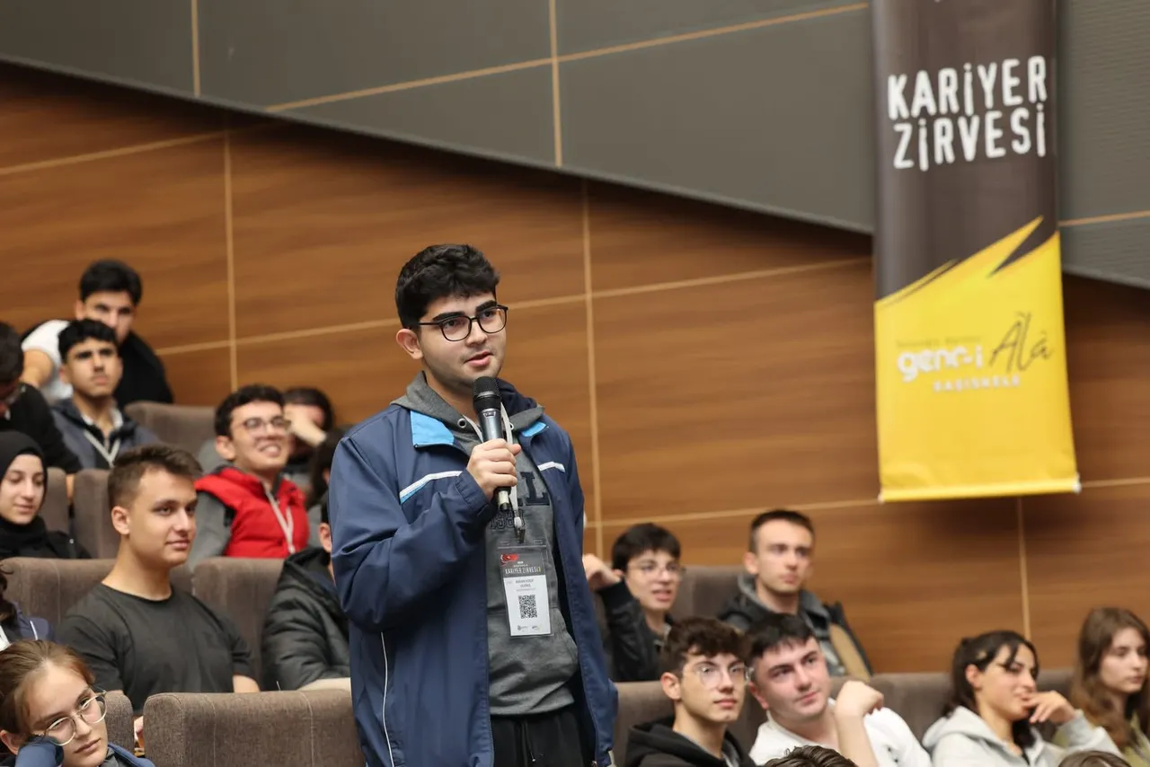 Kariyerin öncü isimleri Başiskele´de gençlerle buluştu
