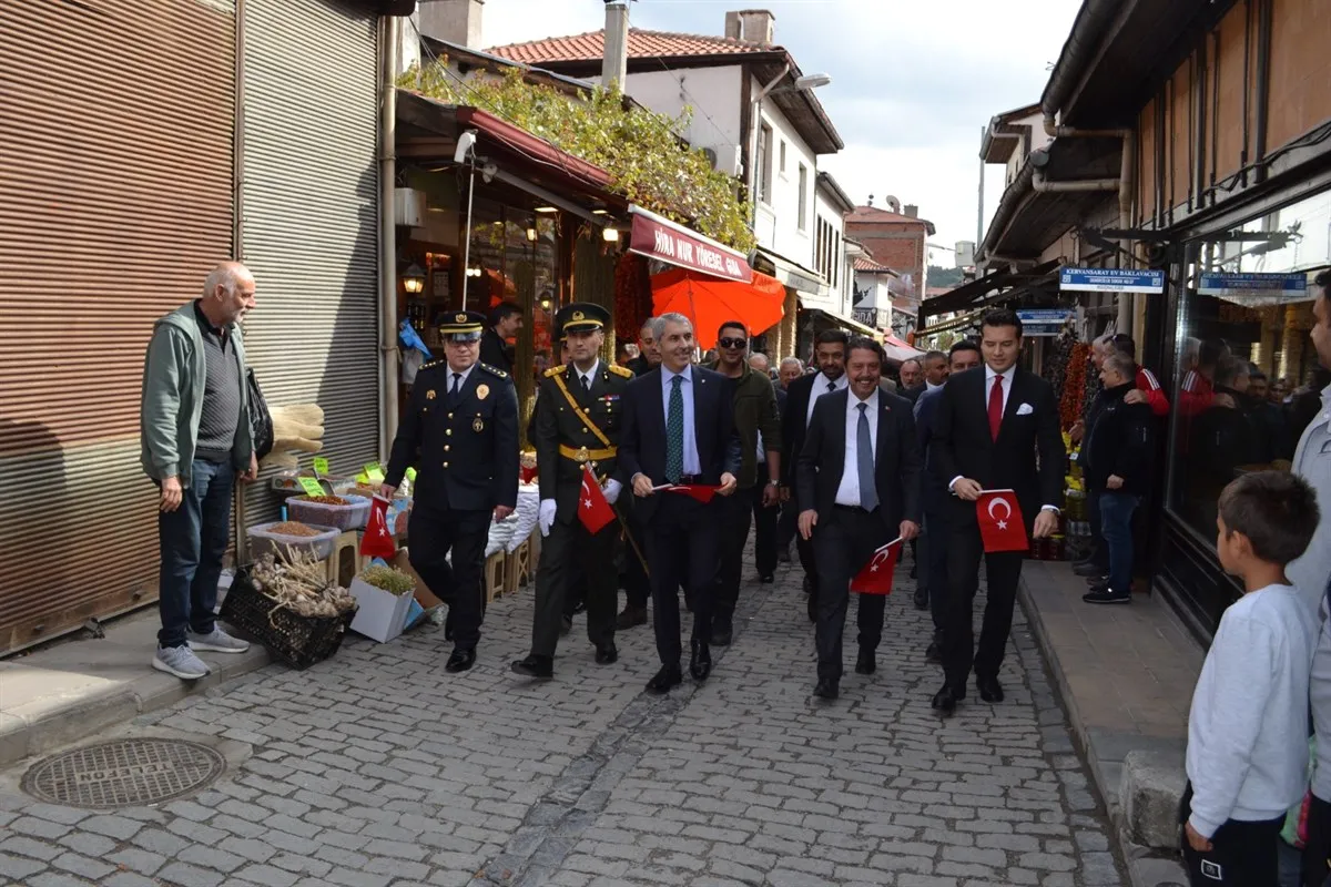 29 Ekim Cumhuriyet Bayramı kapsamında kortej yürüyüşü ve çelenk sunma töreni yapıldı