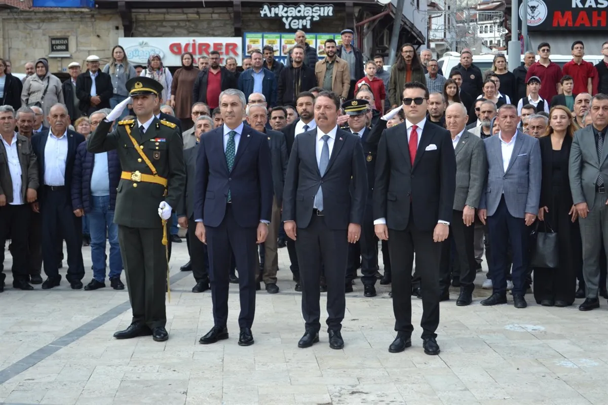 29 Ekim Cumhuriyet Bayramı kapsamında kortej yürüyüşü ve çelenk sunma töreni yapıldı