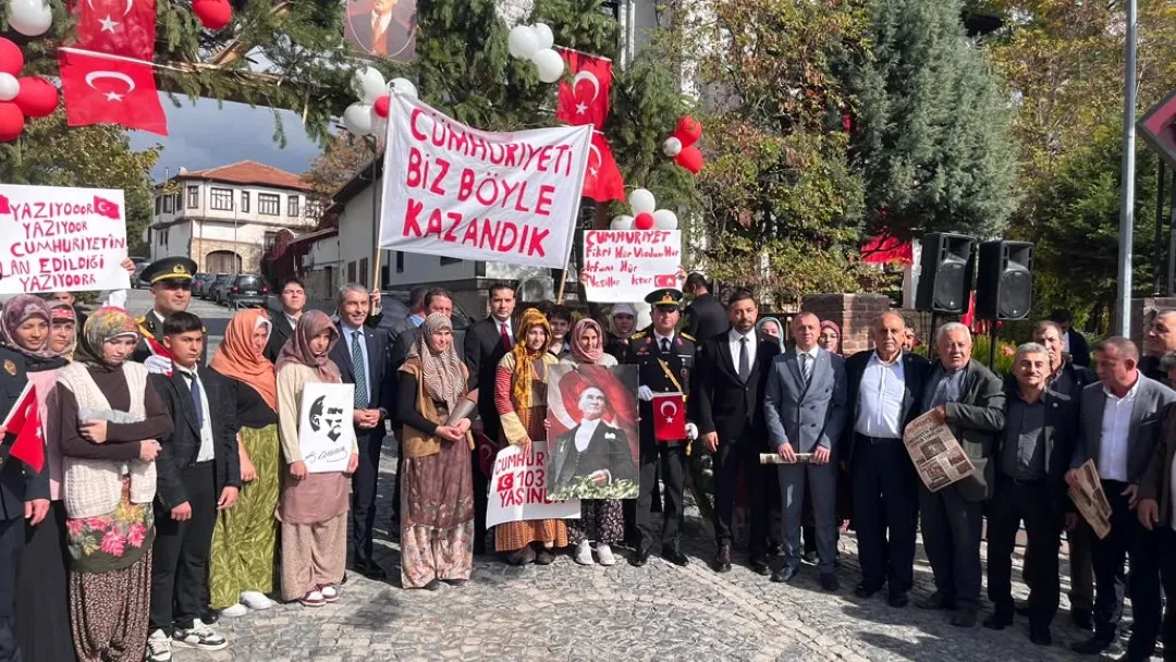 29 Ekim Cumhuriyet Bayramı kapsamında kortej yürüyüşü ve çelenk sunma töreni yapıldı
