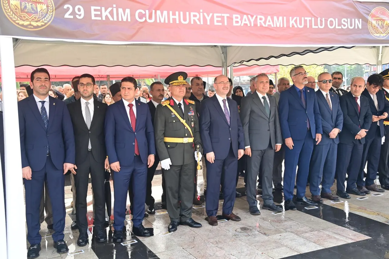 Osmaniye’de 29 Ekim Cumhuriyet Bayramı çelenk sunma töreni düzenlendi