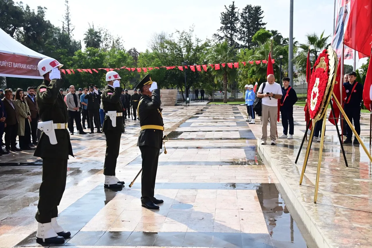 Osmaniye’de 29 Ekim Cumhuriyet Bayramı çelenk sunma töreni düzenlendi