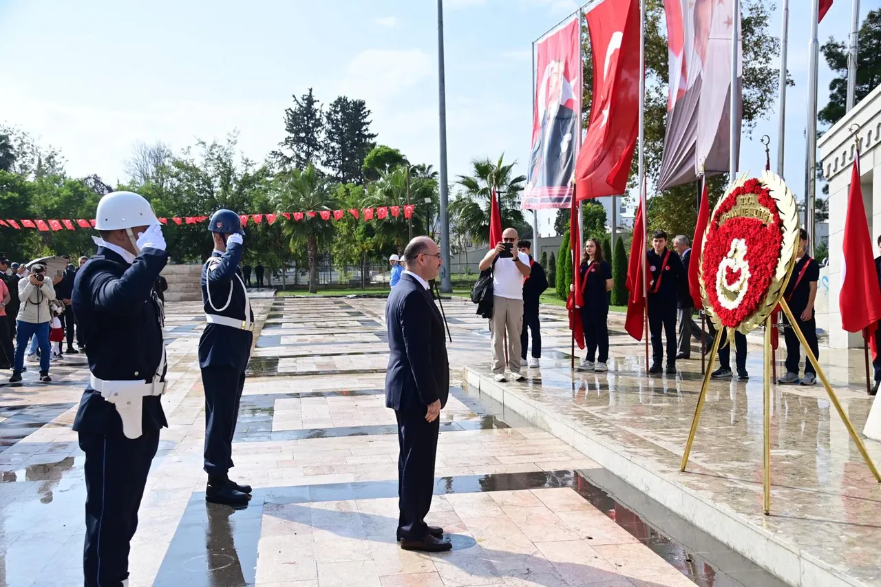 Osmaniye’de 29 Ekim Cumhuriyet Bayramı çelenk sunma töreni düzenlendi