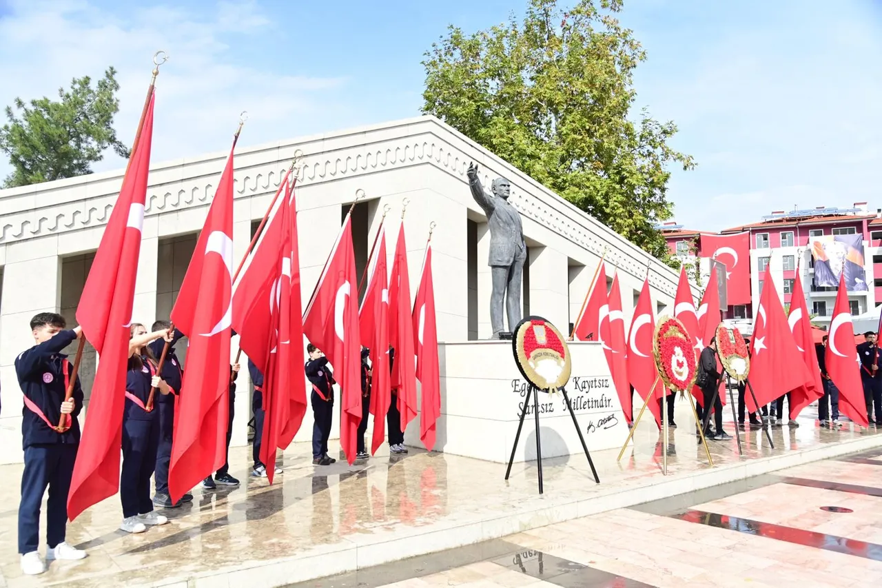 Osmaniye’de 29 Ekim Cumhuriyet Bayramı çelenk sunma töreni düzenlendi