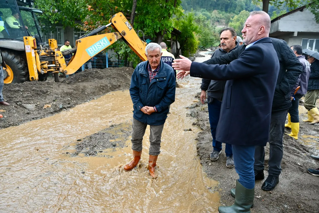 Karacabey’de şiddetli yağış sonrası tüm ekipler seferber oldu