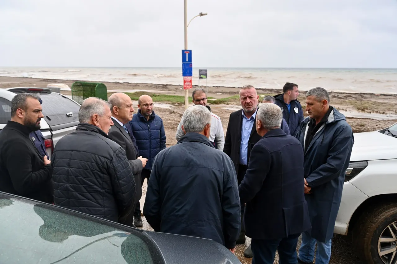 Karacabey’de şiddetli yağış sonrası tüm ekipler seferber oldu