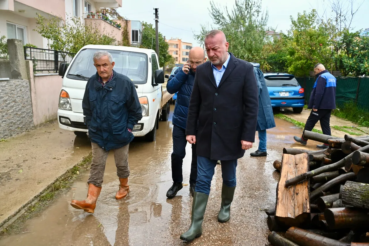 Karacabey’de şiddetli yağış sonrası tüm ekipler seferber oldu