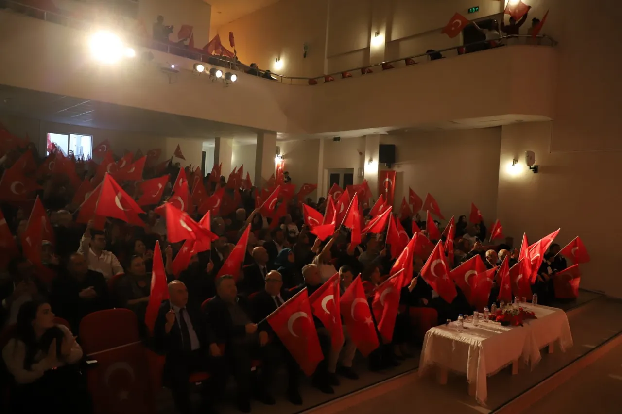 Cumhuriyet coşkusu türkülerle sahneye taşındı