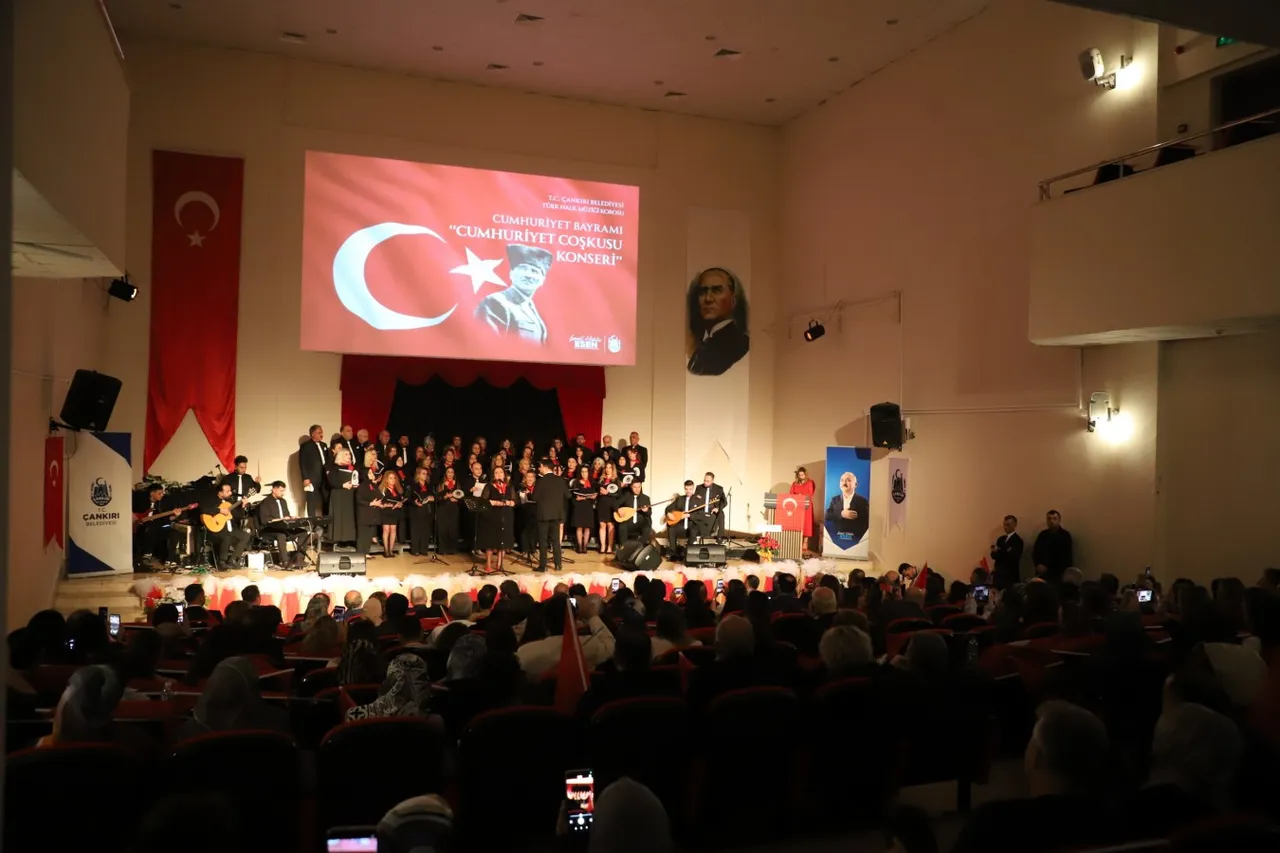 Cumhuriyet coşkusu türkülerle sahneye taşındı