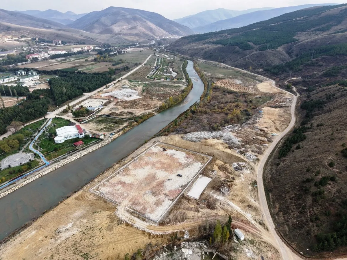 Bayburt’a yeni spor kompleksi: Tenis kortları ve tribünlü futbol sahası bir arada