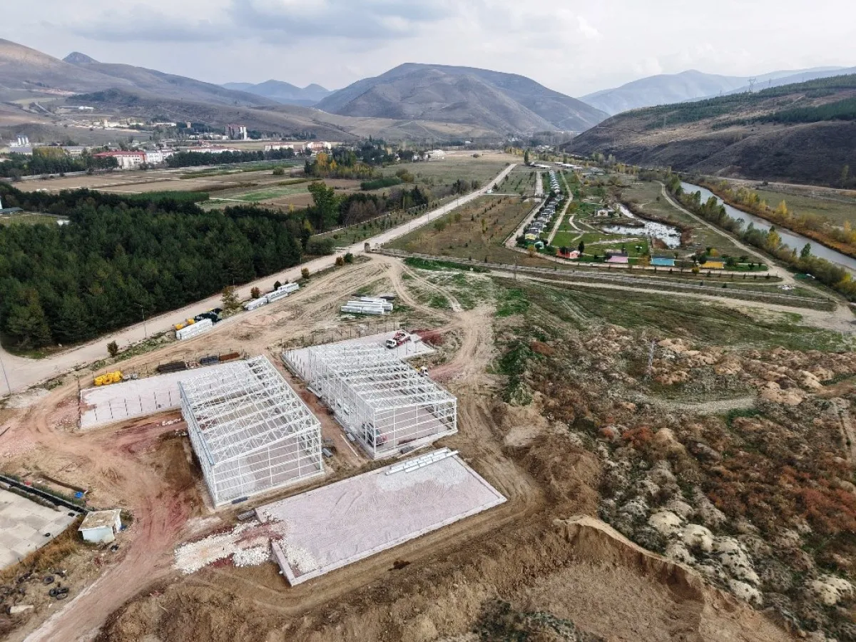 Bayburt’a yeni spor kompleksi: Tenis kortları ve tribünlü futbol sahası bir arada