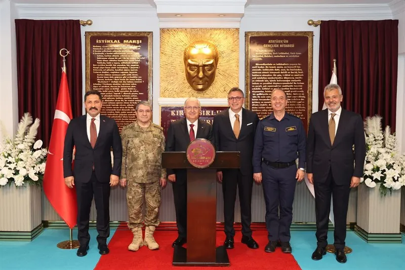 Millî Savunma Bakanı Güler, İskenderun’da ziyaretlerde bulundu ve Sancak Tevdi Töreni’ne katıldı