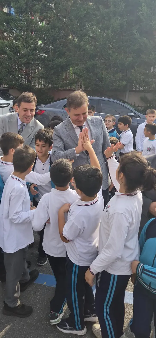 Esenler Kaymakamı Cumhuriyet Konulu Resim Sergisi katıldı