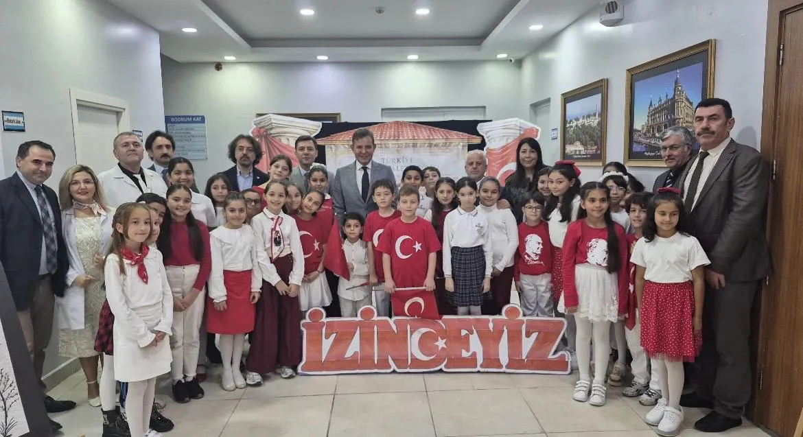 Esenler Kaymakamı Cumhuriyet Konulu Resim Sergisi katıldı