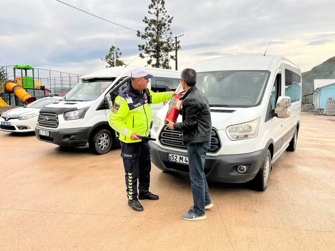 Öğrencilerin güvenliği için okul servisleri denetleniyor