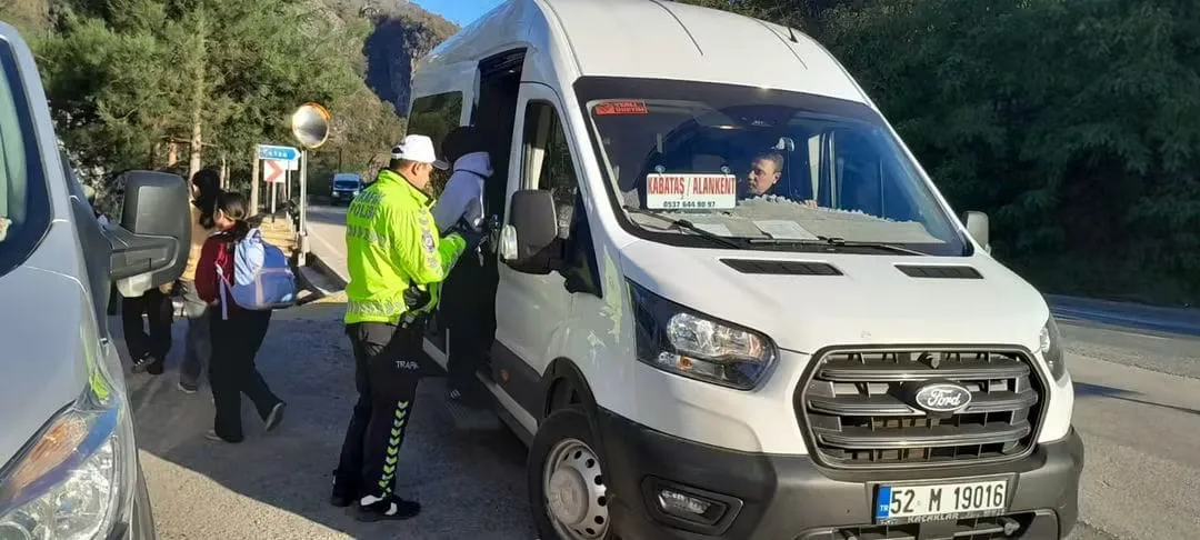 Öğrencilerin güvenliği için okul servisleri denetleniyor