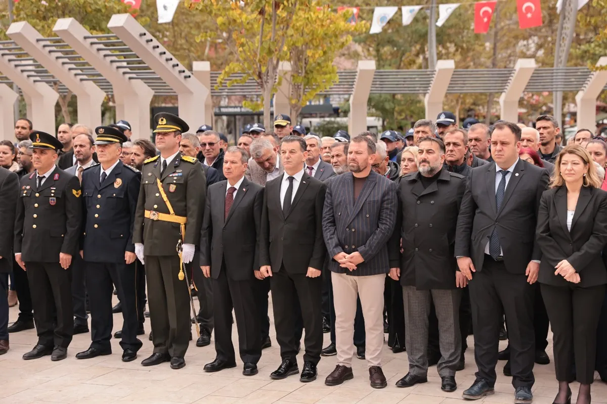 Kapaklı'da 29 Ekim Cumhuriyet Bayramı çelenk sunma töreni düzenlendi