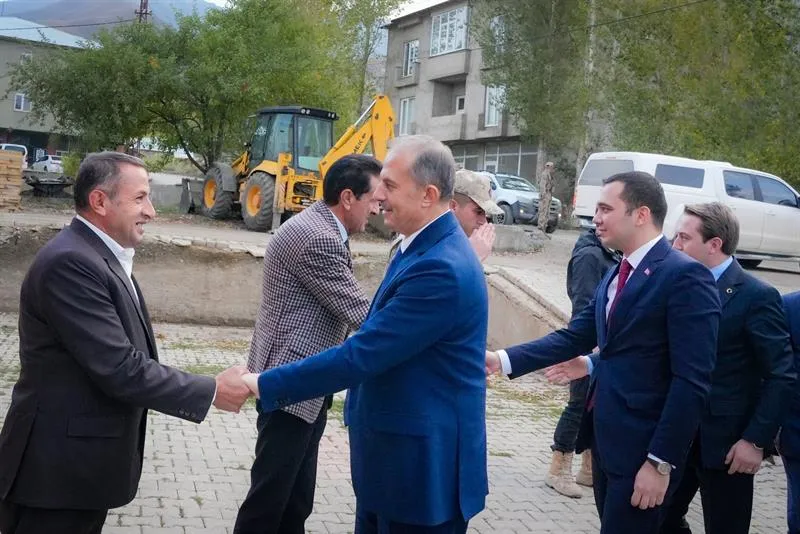 Hakkari Valisi İbrahim Taşyapan; Büyükçiftlik Belde Belediyesi’ne ziyaret gerçekleştirdi