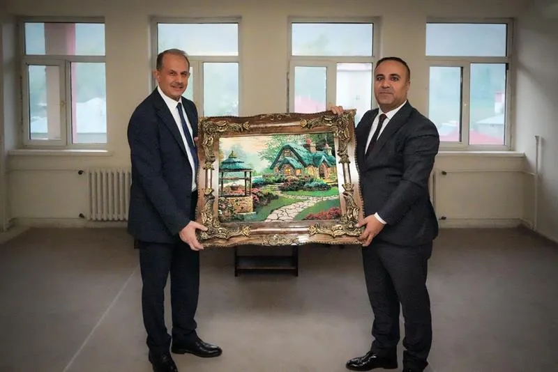 Hakkari Valisi İbrahim Taşyapan; Büyükçiftlik Belde Belediyesi’ne ziyaret gerçekleştirdi