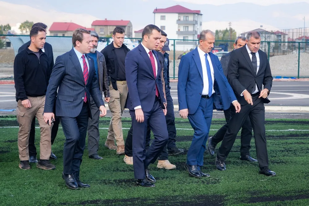 Hakkari Valisi Taşyapan; Yüksekova’da 6 bin seyirci kapasiteli şehir stadyumunu yerinde inceledi