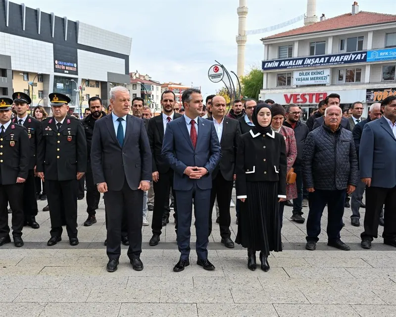 29 Ekim Cumhuriyet Bayramı vesilesiyle çelenk sunma töreni düzenlendi
