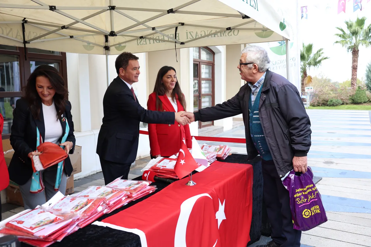 Osmangazi’de eskiyen bayraklar yenileriyle değiştirildi