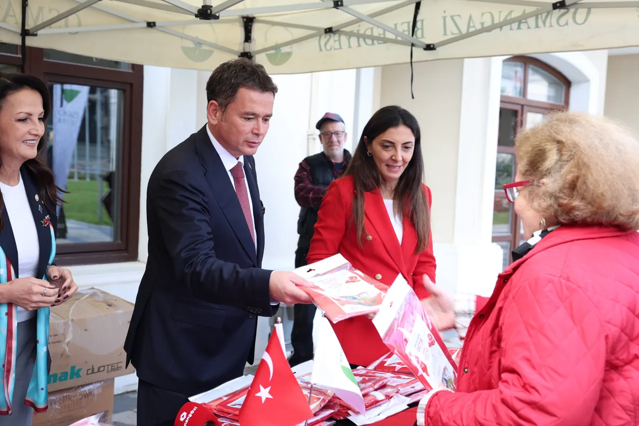 Osmangazi’de eskiyen bayraklar yenileriyle değiştirildi