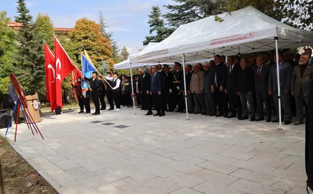 29 Ekim çelenek sunumu