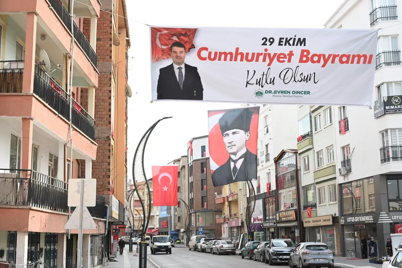 Belediyeden bir bayrak istediler, bir gecede bütün cadde bayraklarla donatıldı