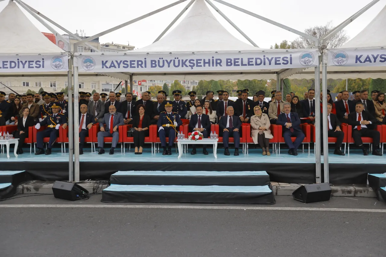 Başkan Büyükkılıç, Cumhuriyet'in 103’üncü yıl coşkusunu Kayserililerle paylaştı