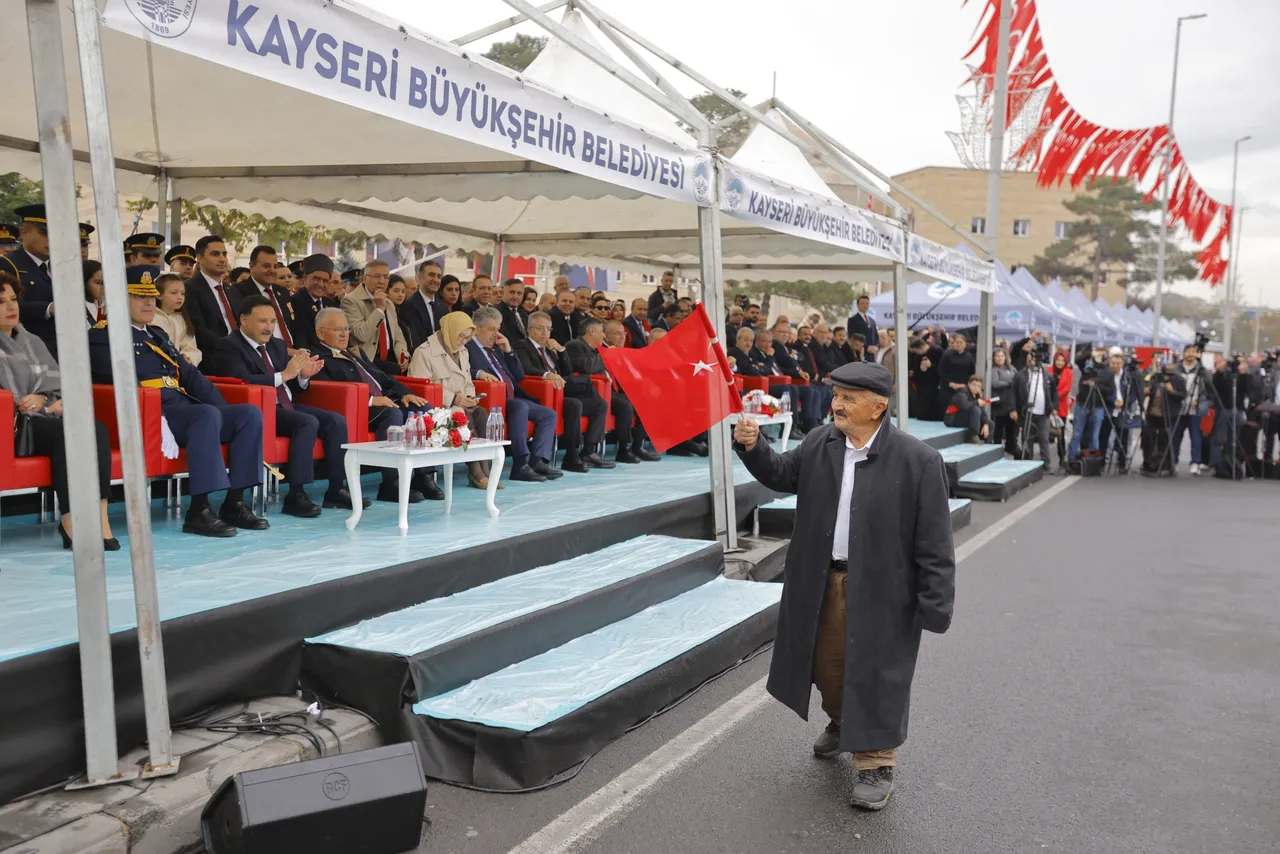 Başkan Büyükkılıç, Cumhuriyet'in 103’üncü yıl coşkusunu Kayserililerle paylaştı