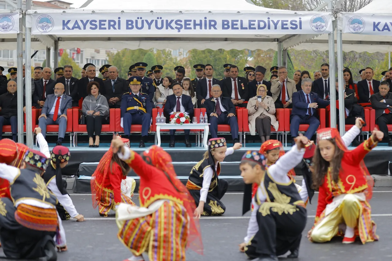 Başkan Büyükkılıç, Cumhuriyet'in 103’üncü yıl coşkusunu Kayserililerle paylaştı