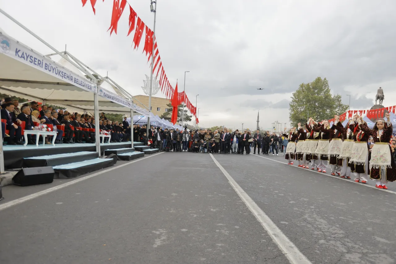 Başkan Büyükkılıç, Cumhuriyet'in 103’üncü yıl coşkusunu Kayserililerle paylaştı