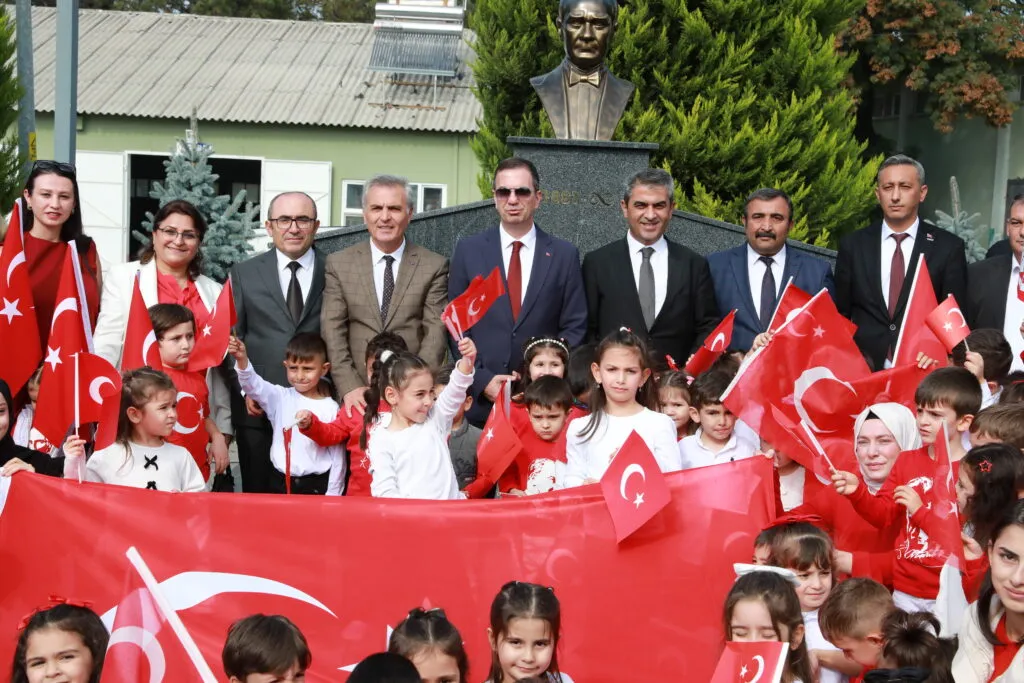 Cumhuriyet coşkusu miniklerle güzelleşti