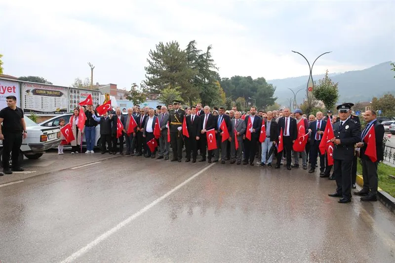 29 Ekim Cumhuriyet Bayramı dolayısıyla kortej yürüyüşü ve çelenk töreni düzenlendi