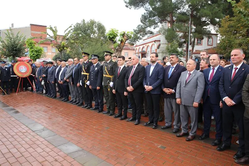 29 Ekim Cumhuriyet Bayramı dolayısıyla kortej yürüyüşü ve çelenk töreni düzenlendi