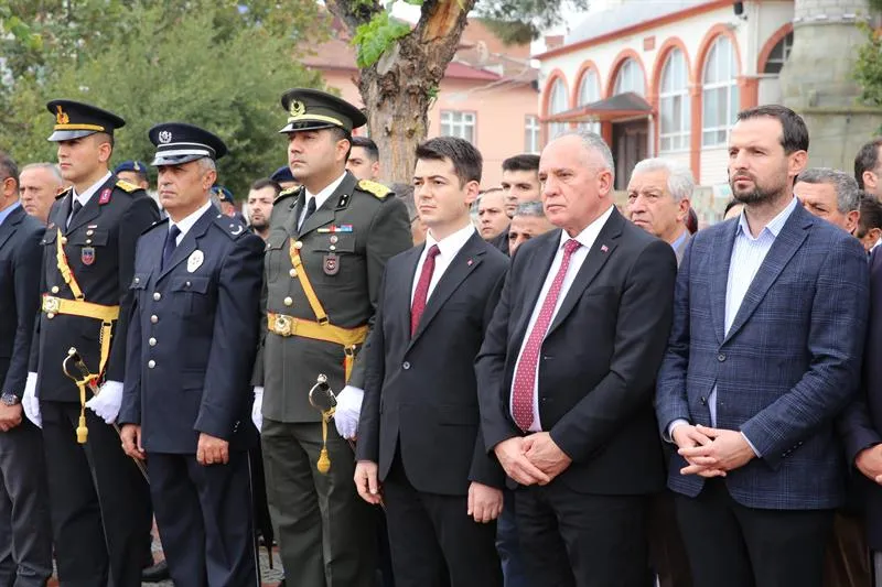 29 Ekim Cumhuriyet Bayramı dolayısıyla kortej yürüyüşü ve çelenk töreni düzenlendi