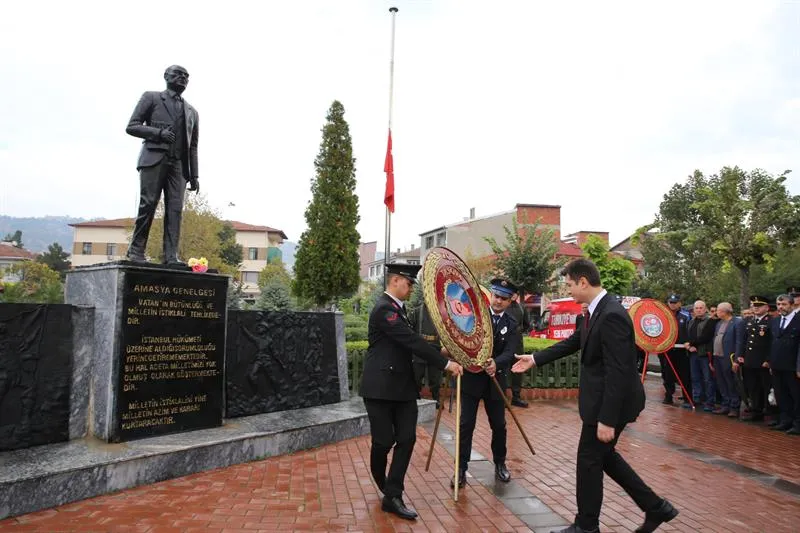 29 Ekim Cumhuriyet Bayramı dolayısıyla kortej yürüyüşü ve çelenk töreni düzenlendi