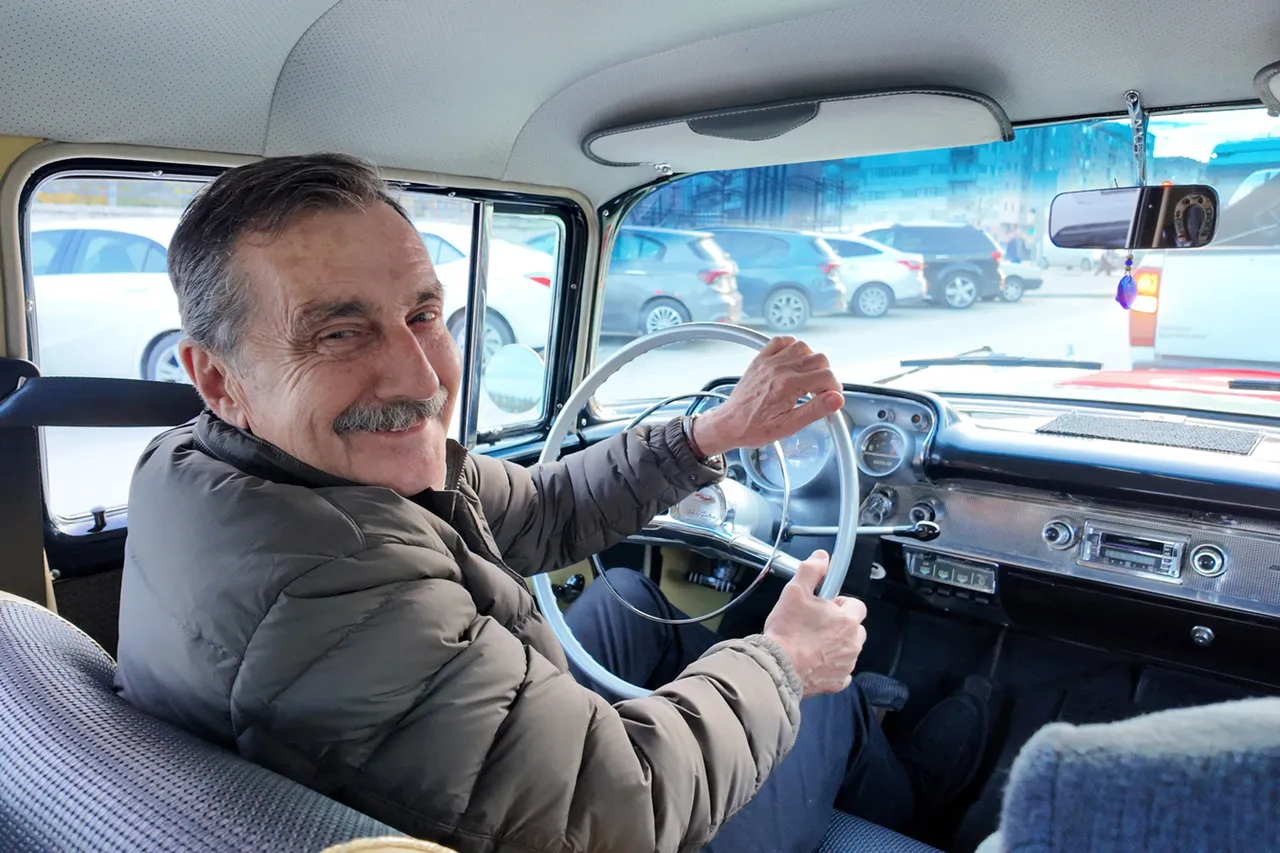 Başkan Ataç klasik aracıyla coşkuya ortak oldu