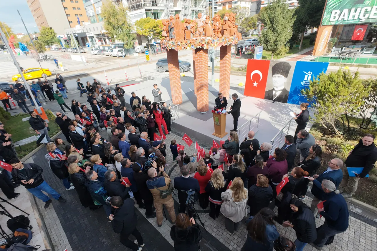 Atatürk ve çocukların izi Eskişehir’in kent hafızasına kazındı